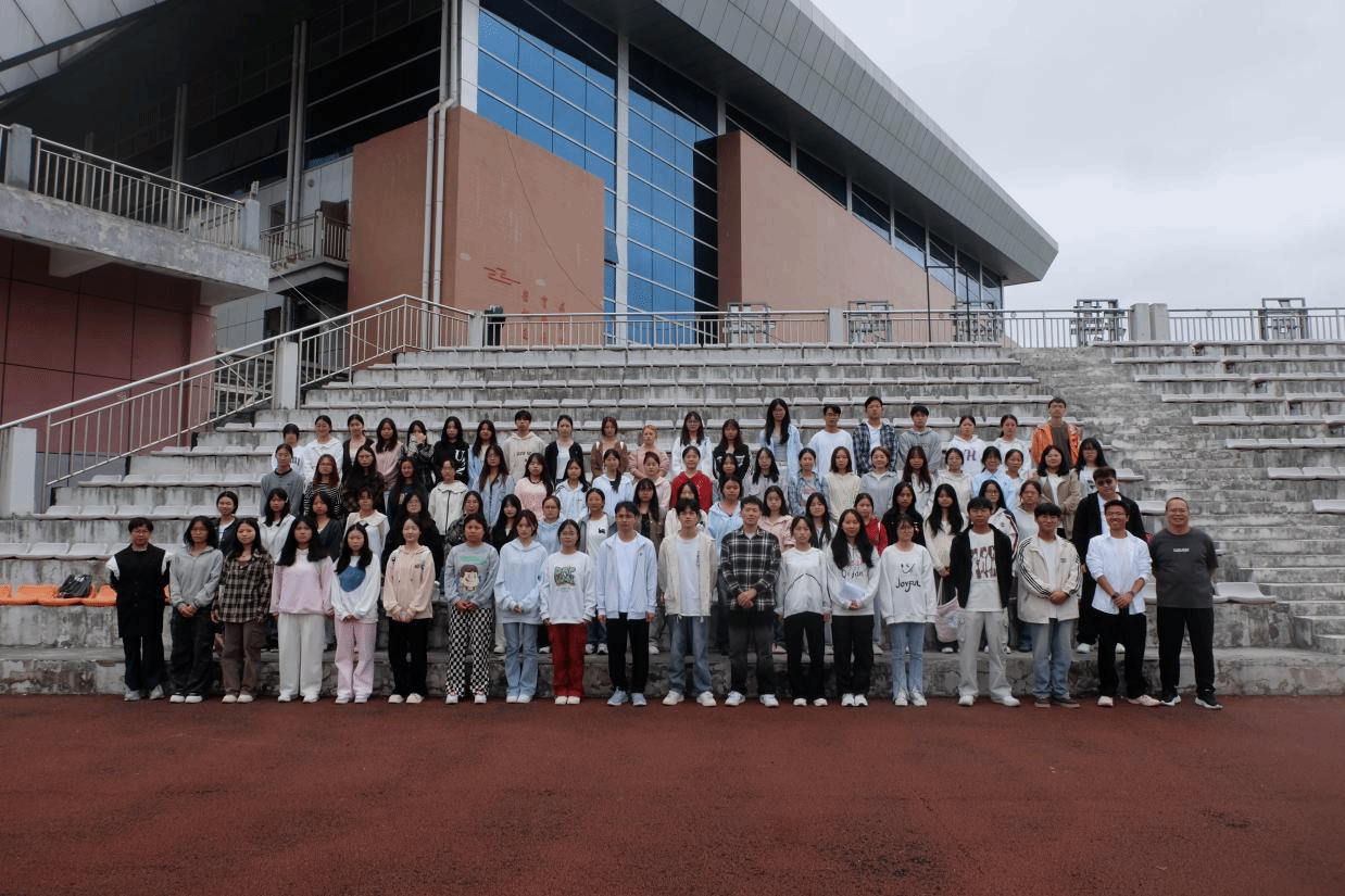 我校阳光心理服务队举...