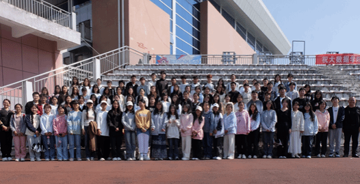 我校阳光心理服务队举...